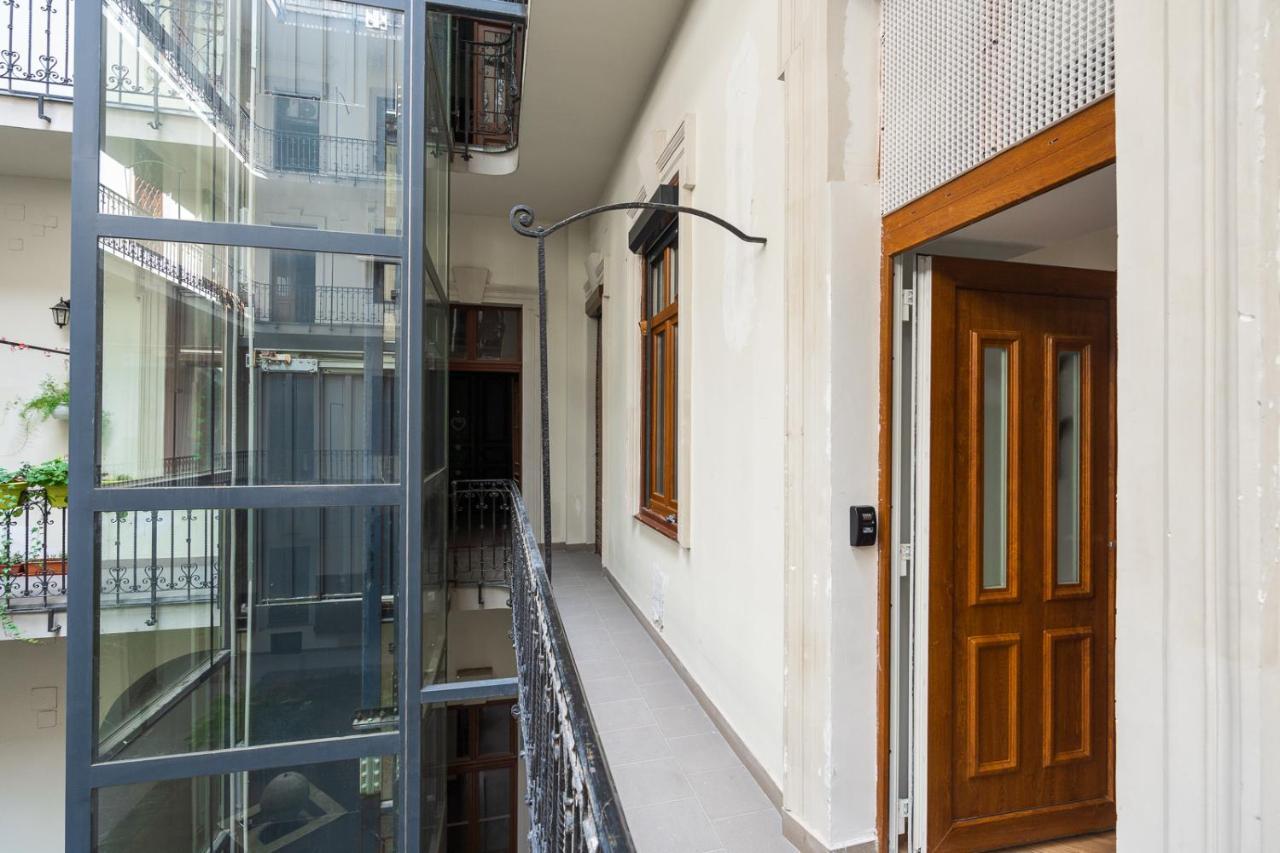 Luxury Peaceful Apartment By The St Stephen'S Basilica Budapest Esterno foto